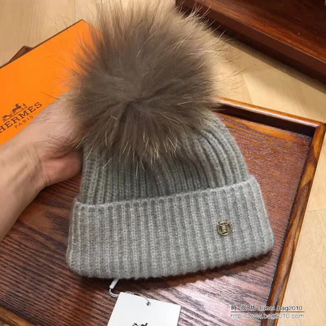 愛馬仕HERMES 秋冬新款 時尚爆款狐狸毛球羊絨帽 LLWJ8717